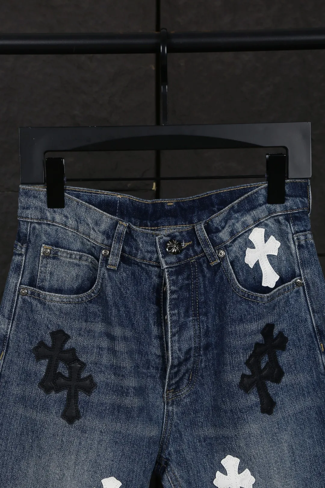 P260 Actual photo [High quality] Code: 25017# Color: Ice blue Size: S/28 to Fermentation wash and soft color fixation, soft and thick to wear. Details are all hand-polished and made with craftsmanship. All-over jacquard fabric has a unique design style. Multiple processes have been used to create a full retro feel. A niche and unique non-contrast shirt. Customized distressed spray-painted buttons. Every detail is crafted with craftsmanship.
